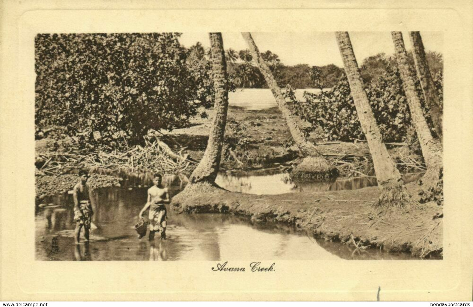 Cook Islands, Natives In Avana Creek (1920s) Postcard - Cook Islands