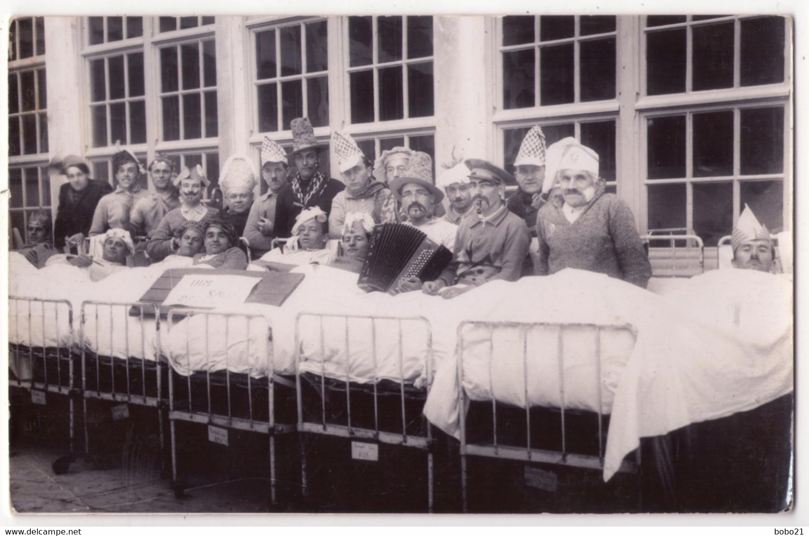 8825 - Carte Photo Sans Titre , Et Non Située - HIM ( Hopital D'instruction Militaire ? ) Salle 27 - Carabins Déguisés - - Santé