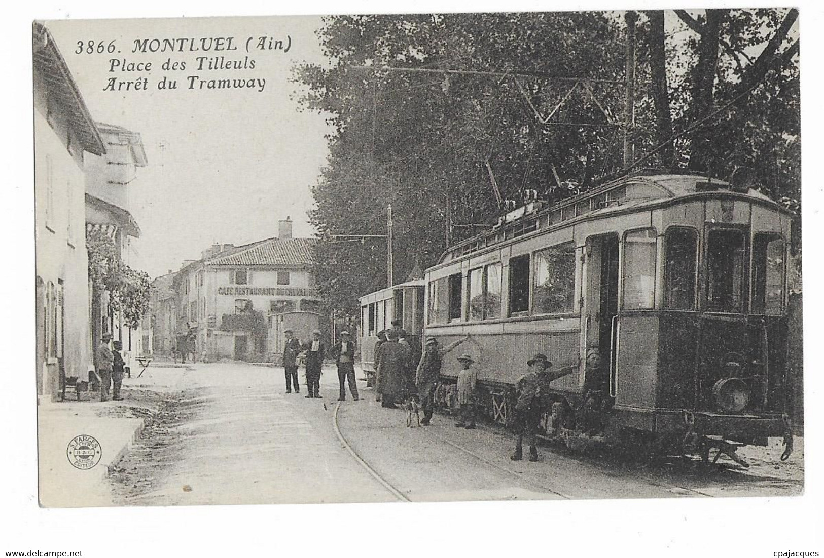 01 - MONTLUEL : PLACE DES TILLEULS , ARRET DU TRAMWAY . - Montluel