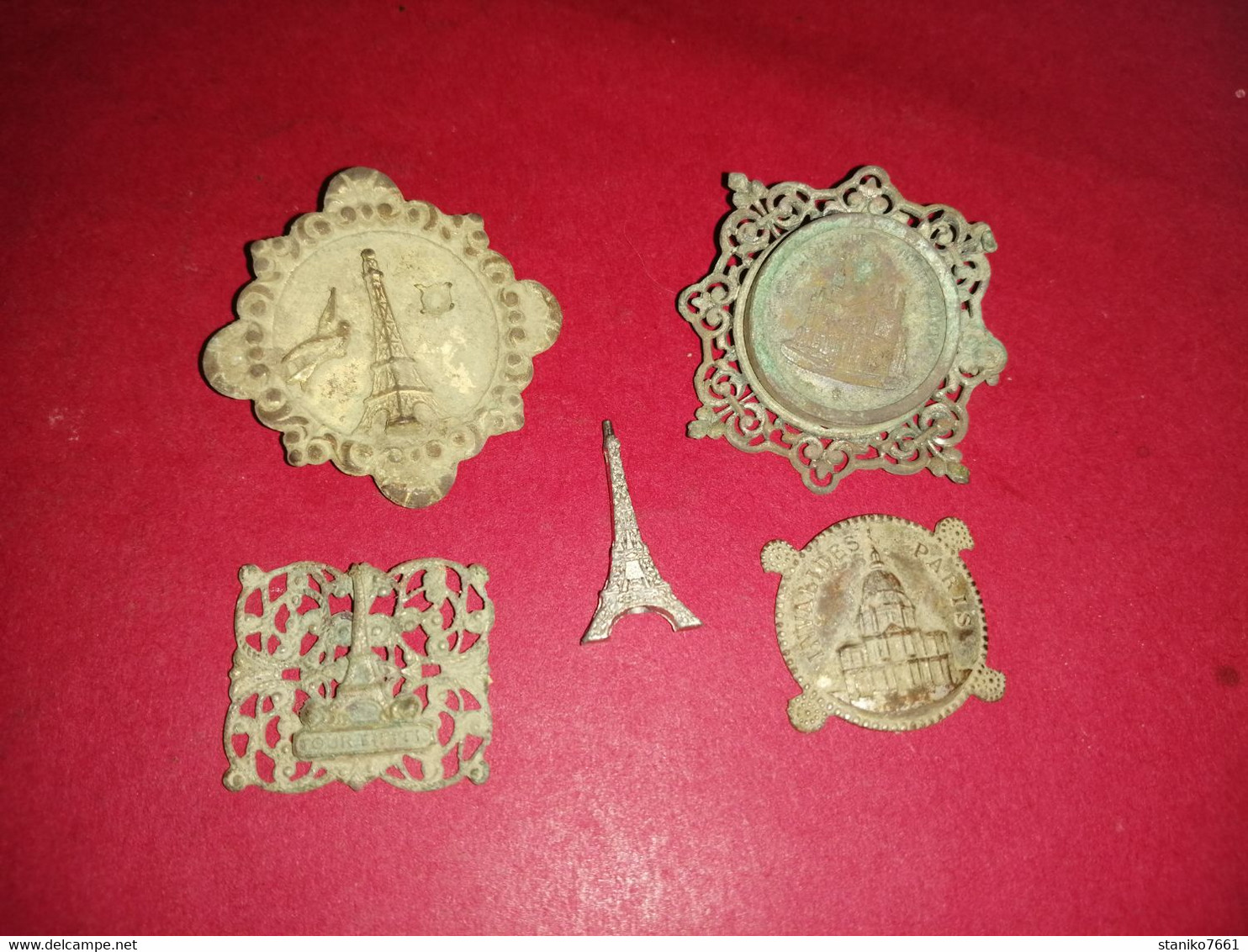 Médailles Broches Anciennes Curiosités Souvenir De Paris Tour Eiffel Basilique Anne D'Auray Sacré Cœur à Nettoyées - Other & Unclassified