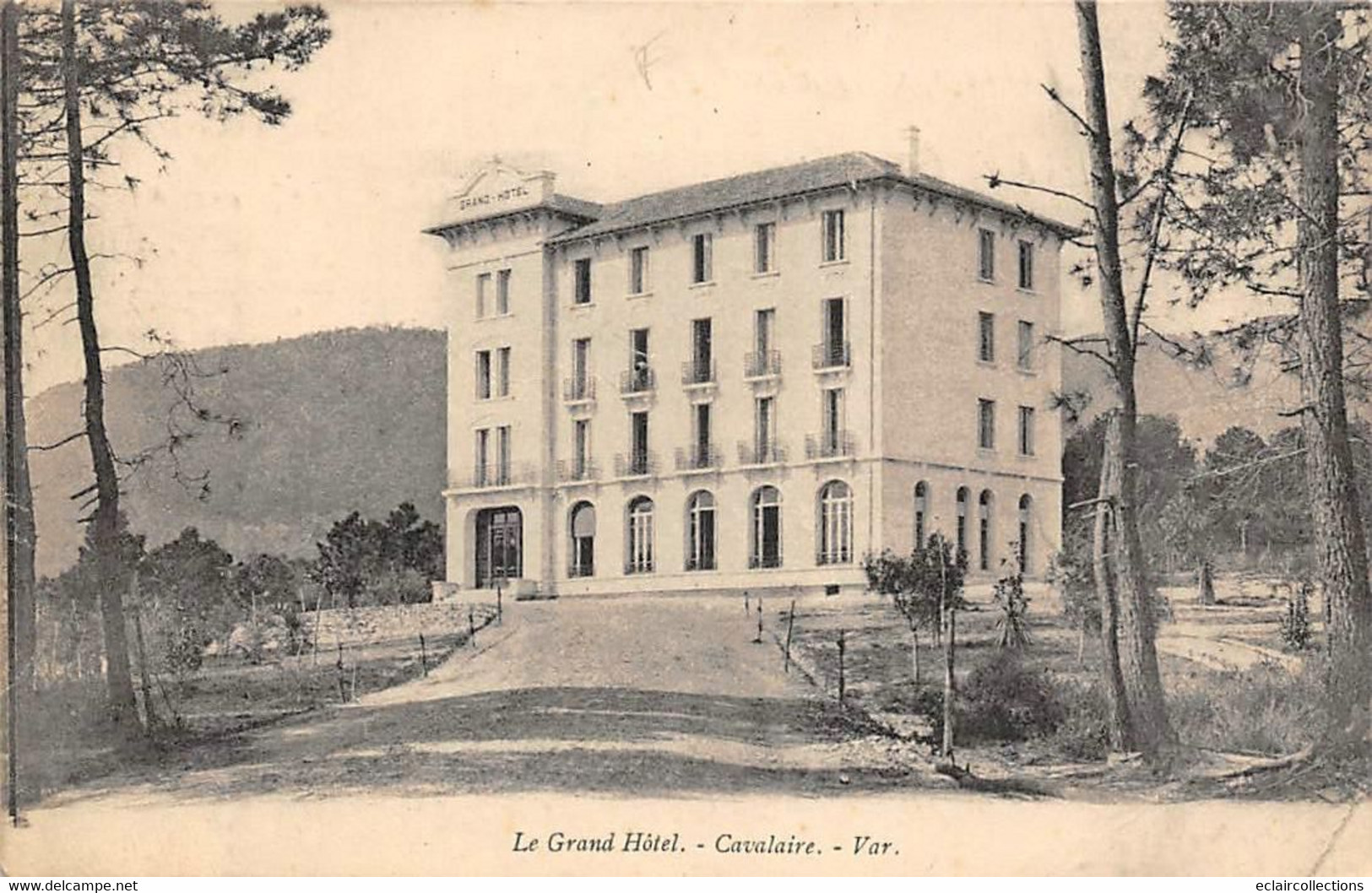 Cavalaire Sur Mer          83         Le Grand Hôtel   .      ( Voir Scan) - Cavalaire-sur-Mer