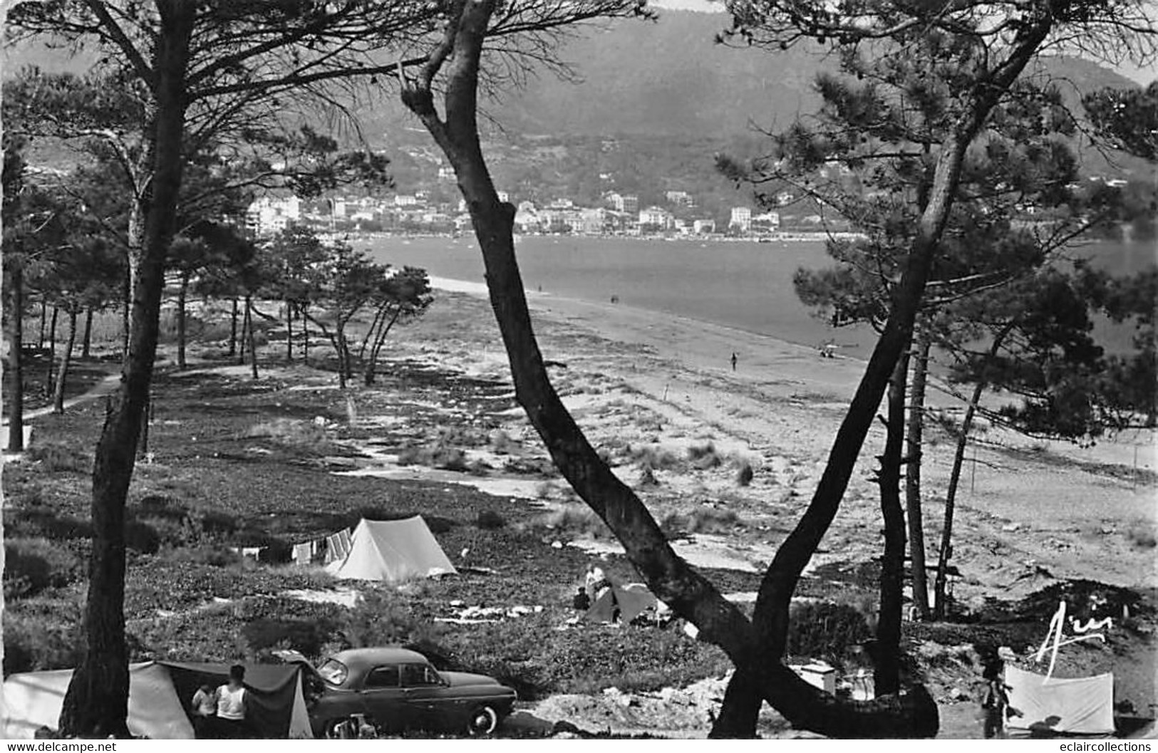 Le Lavandou          83          La Favière . Vue Sur Le Camping   Année  1957       ( Voir Scan) - Le Lavandou