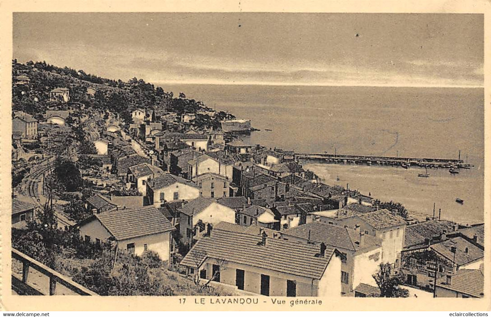 Le Lavandou          83           Vue Générale  N°17  ( Voir Scan) - Le Lavandou