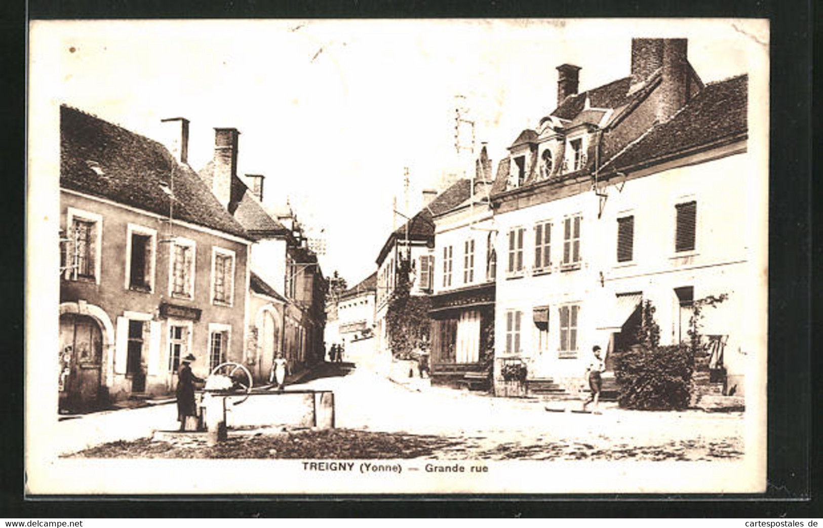 CPA Treigny, Grande Rue, Vue De Fontaine - Treigny