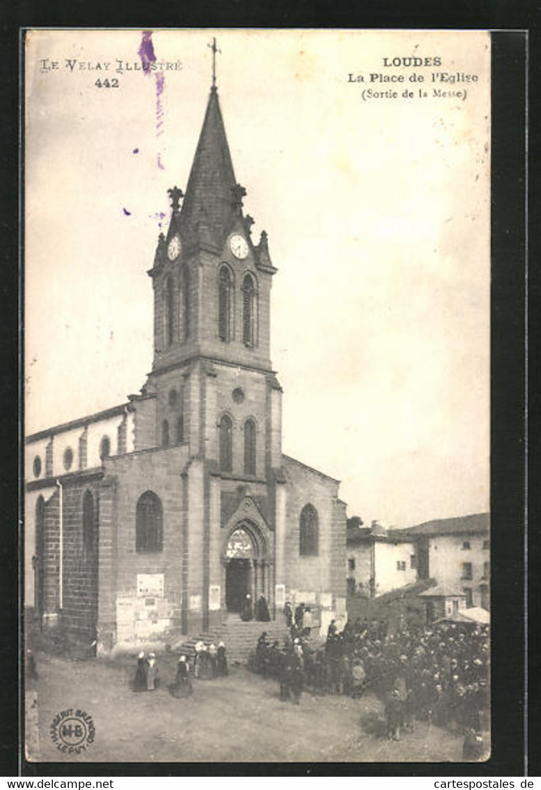 CPA Loudes, La Place De L`Eglise - Loudes