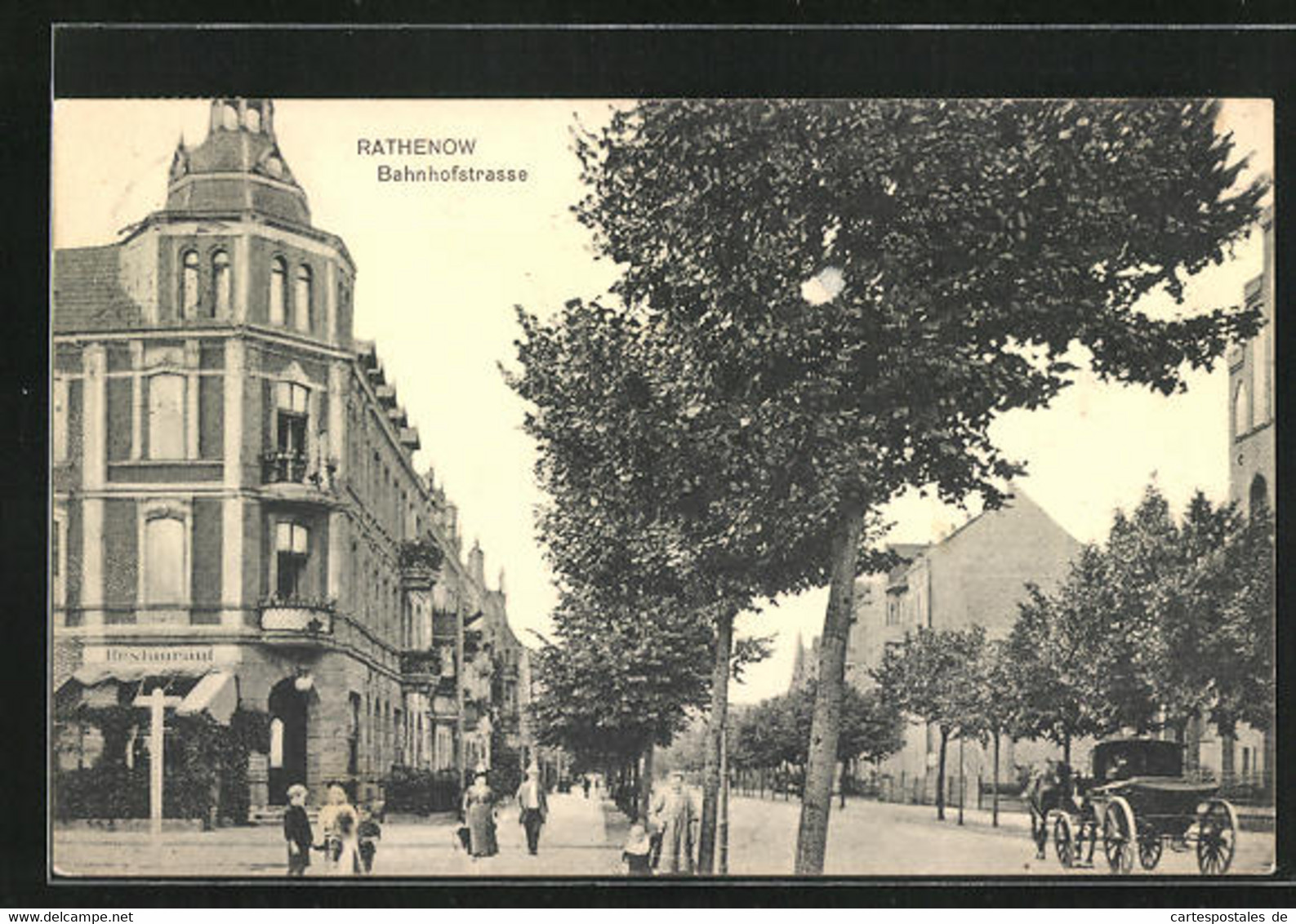 AK Rathenow, Blick In Die Belebte Bahnhofstrasse - Rathenow