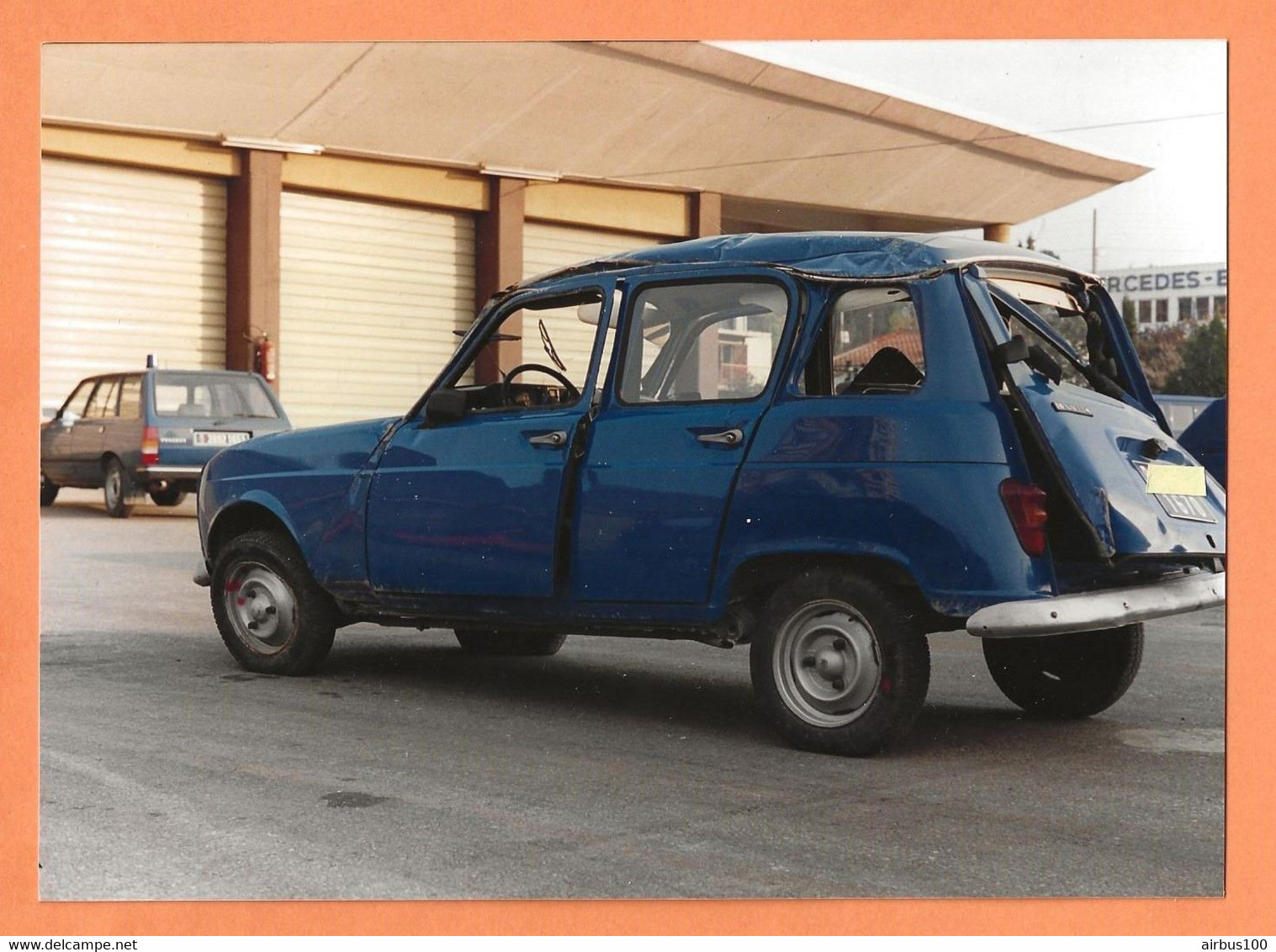 PHOTO ORIGINALE 12,5 X 17,5 Cm - ACCIDENT DE VOITURE RENAULT 4L DE GENDARMERIE - R4 R 4 - CRASH CAR - Coches