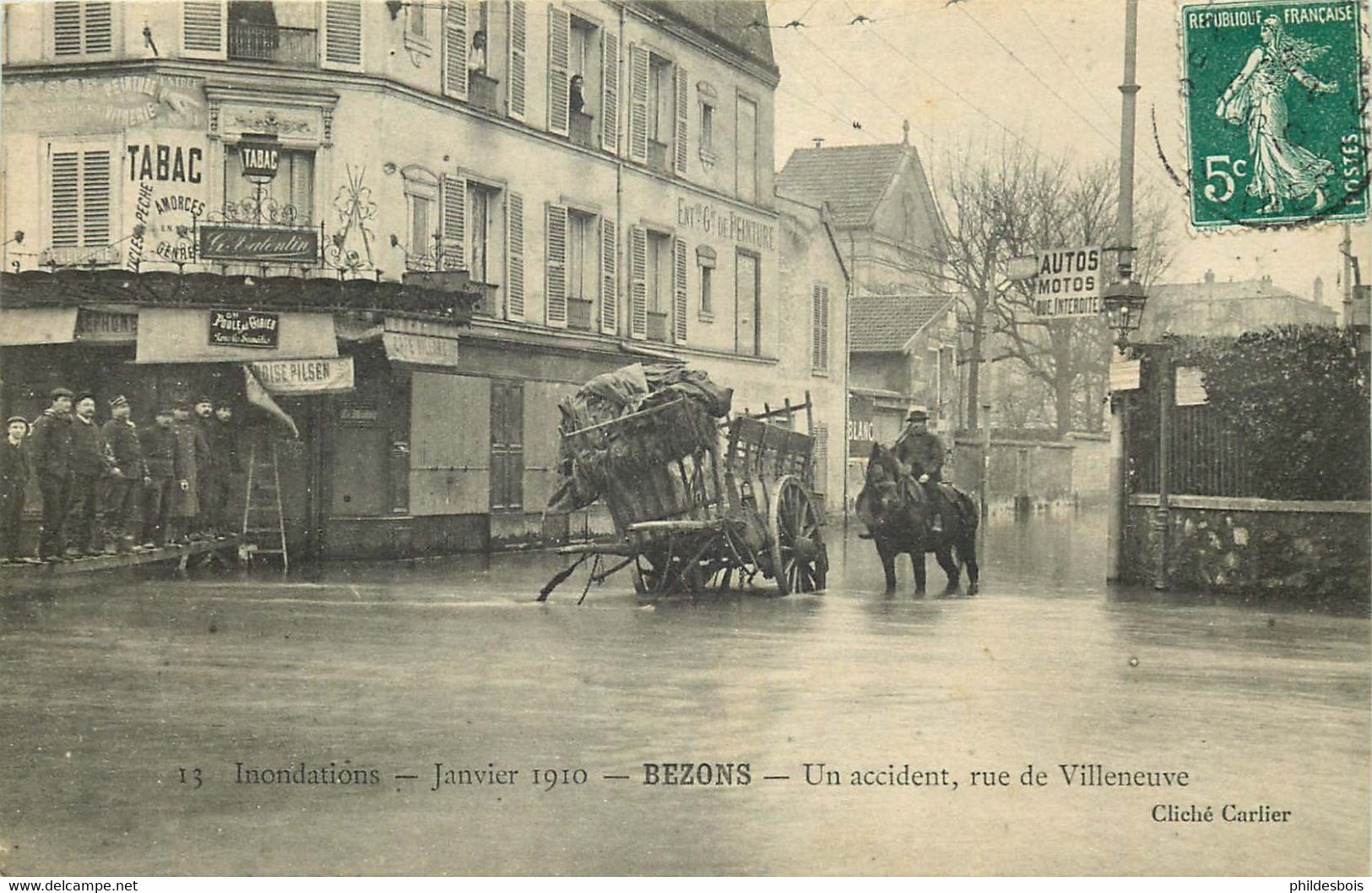 VAL D'OISE   BEZONS  Inondations 1910 Un Accident Rue De Villeneuve - Bezons