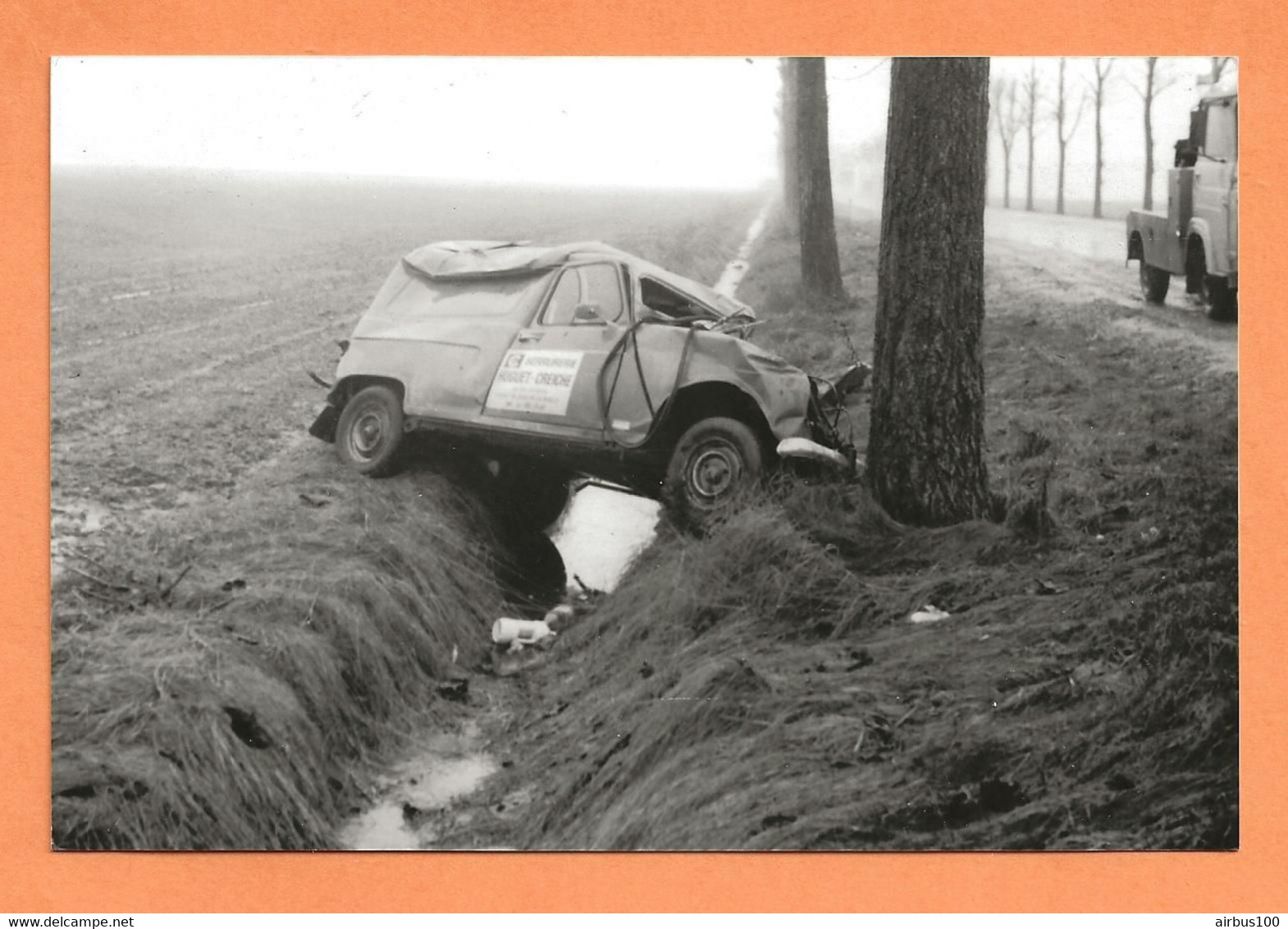 PHOTO RETIRAGE 10 X 15 Cm - ACCIDENT DE VOITURE RENAULT 4L FOURGONNETTE - R4 R 4 - Coches