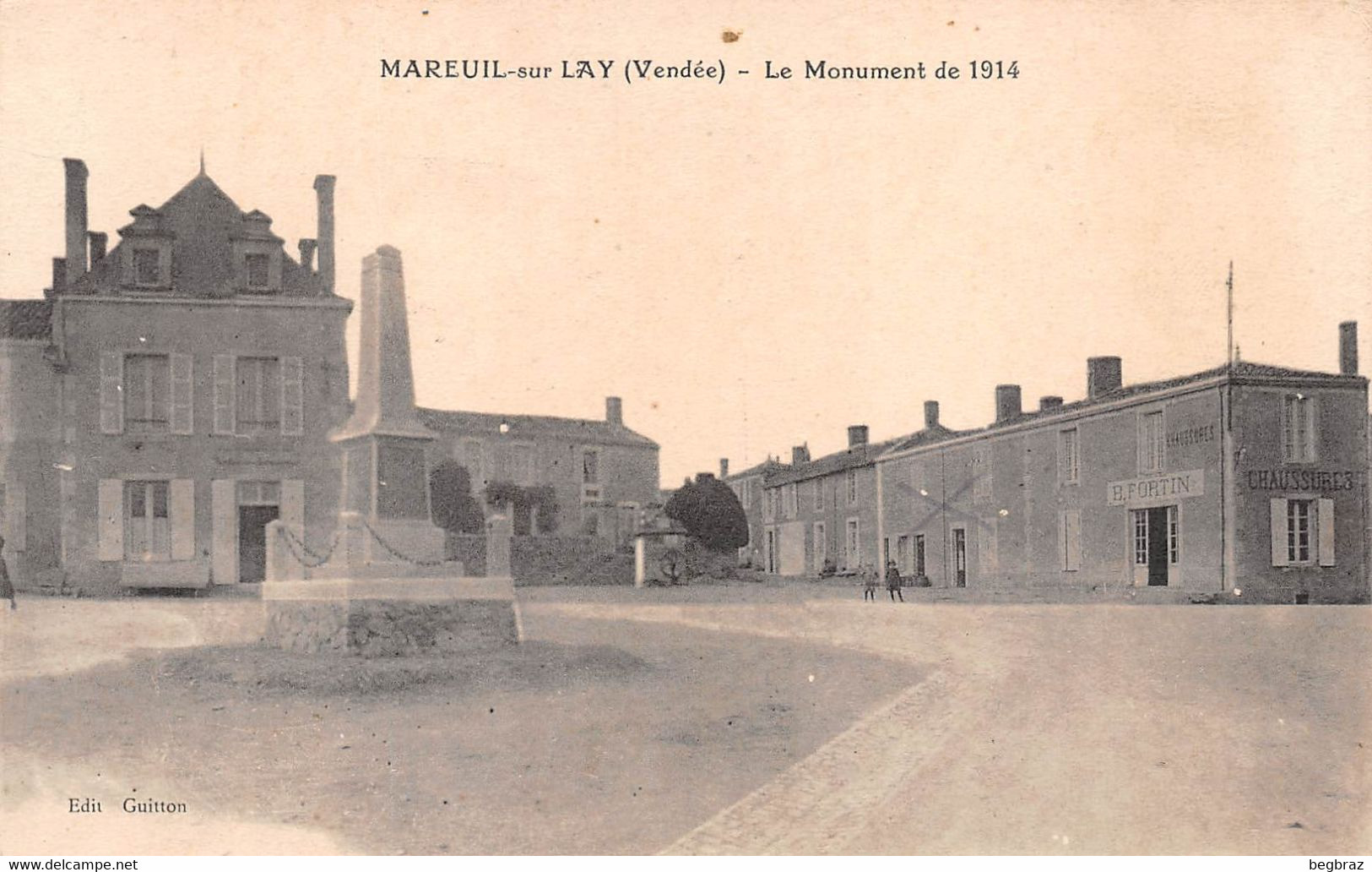 MAREUIL SUR LAY      MONUMENT AUX MORTS  PLACE POMPE - Mareuil Sur Lay Dissais