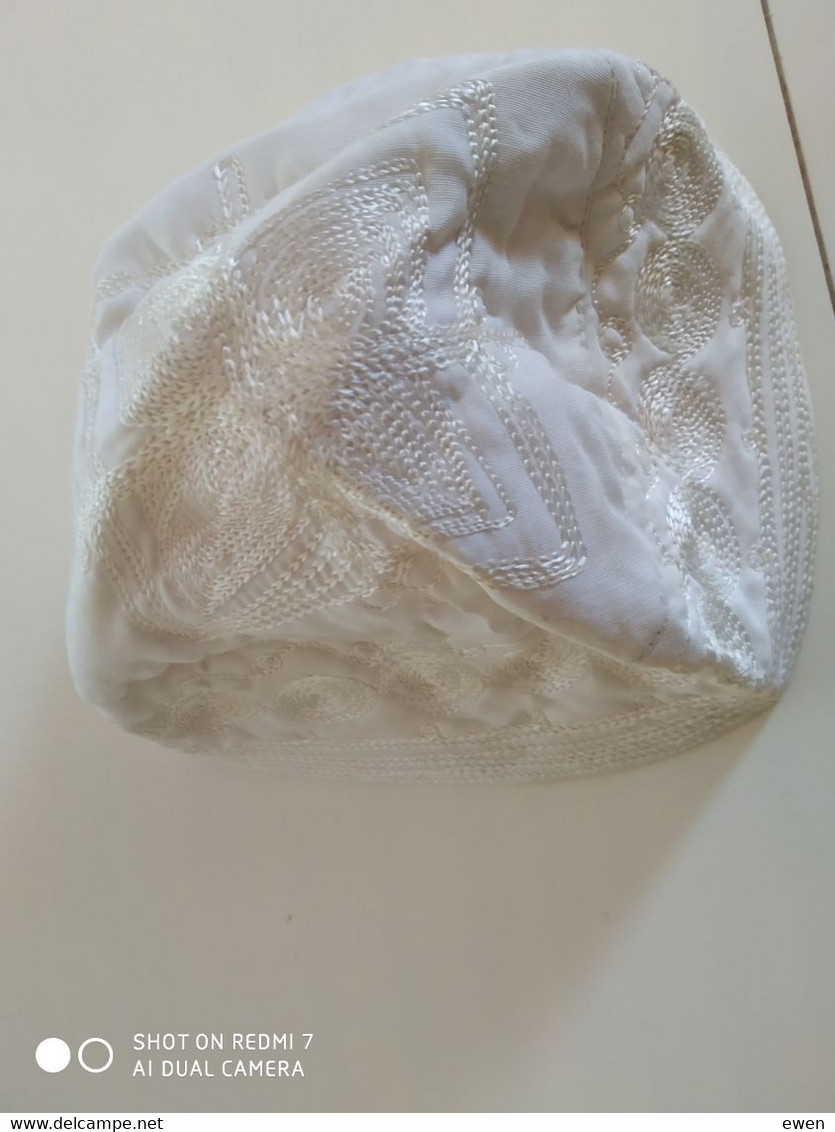 Ancien Bonnet De Baptême Brodé. - Taufe