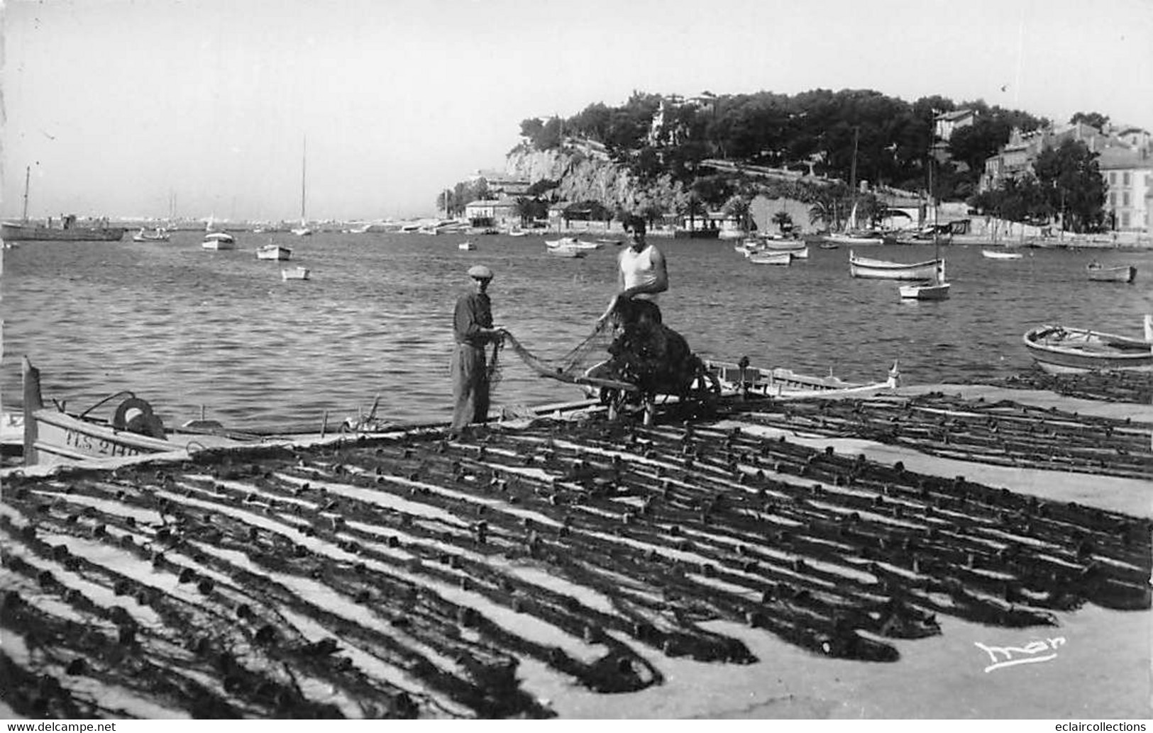 Sanary Sur Mer       83        Le  Port   Séchage Des Filets    Année 1960   N° 6385      (voir Scan) - Sanary-sur-Mer