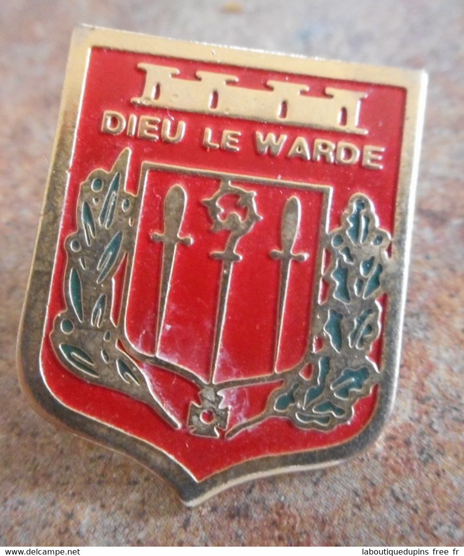 A065 -- Pin's Blason Dieu Le Warde -- Dernier Vendu 09/2015 - Ciudades