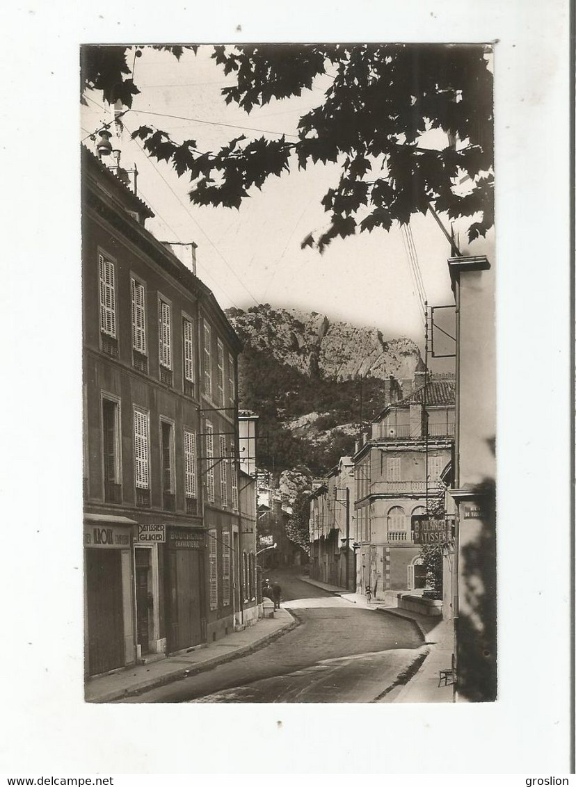 ROQUEVAIRE (B DU R) 8.462 CARTE PHOTO RUE NATIONALE (CONFISEUR ROUX ET BOUCHERIE CHARCUTERIE) - Roquevaire