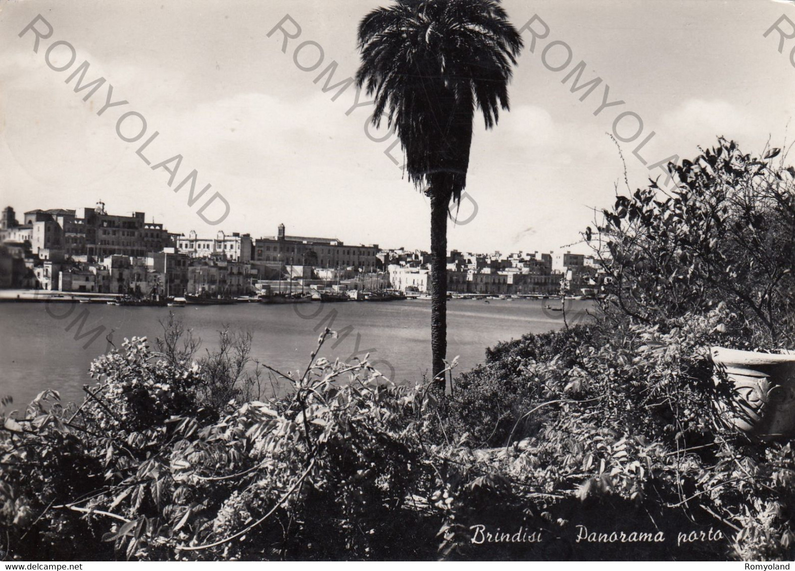 CARTOLINA  BRINDISI,PUGLIA,PANORAMA PORTO,SPIAGGIA,LUNGOMARE,SOLE,BARCHE A VELA,BAGNI,LIDO,VACANZA,ESTATE,VIAGGIATA 1951 - Brindisi