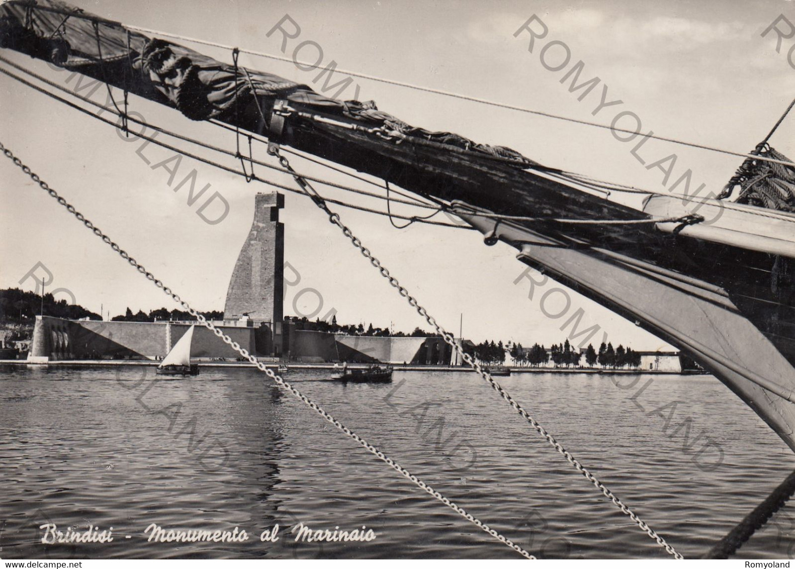 CARTOLINA  BRINDISI,PUGLIA,MONUMENTO AL MARINAIO,SPIAGGIA,BARCHE A VELA,BAGNI,LIDO,VACANZA,ESTATE,VIAGGIATA 1950 - Brindisi