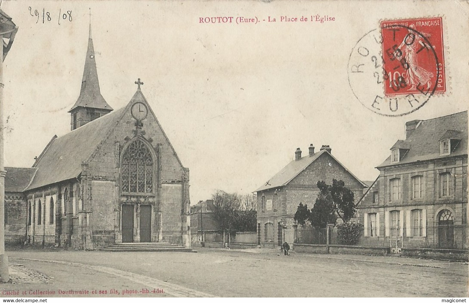 CPA - Routot - La Place De L’église - Routot