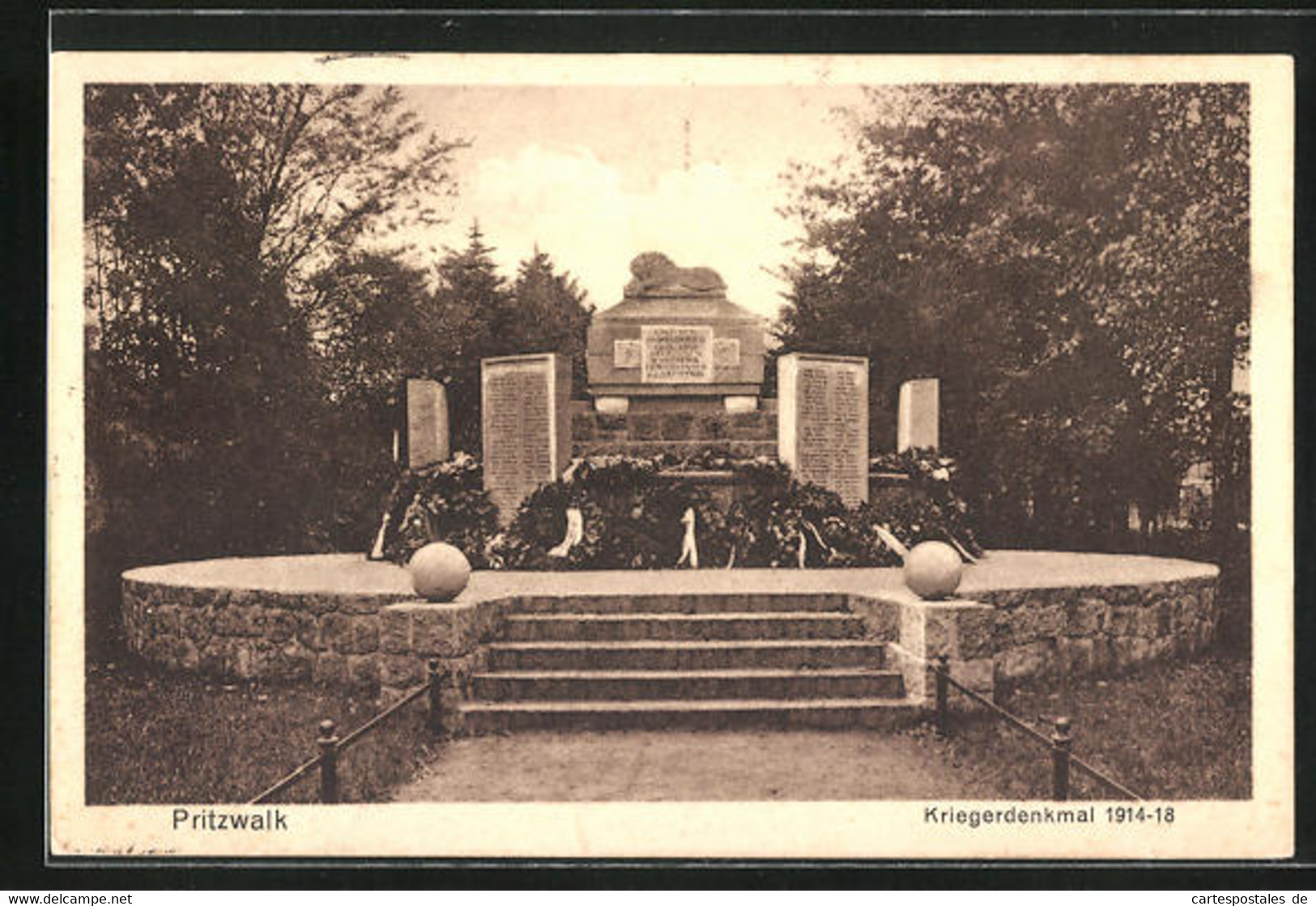 AK Pritzwalk, Blick Auf Das Kriegerdenkmal Der Gefallenen 1914-18 - Pritzwalk