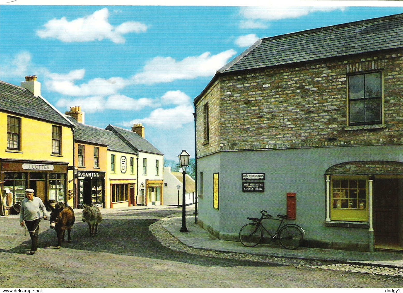 IRISH FOLK VILLAGE, BUNRATTY, CO. CLARE. IRELAND. Circa 1988 USED POSTCARD As1 - Clare