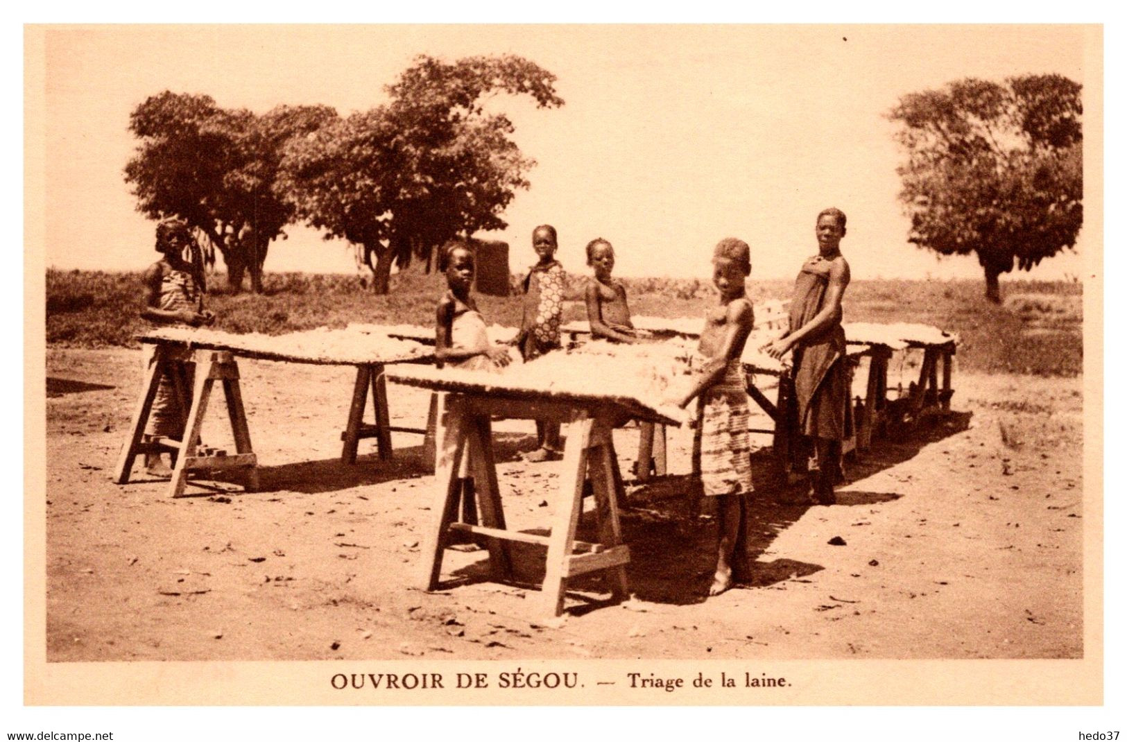 Togo - Ouvroir De Ségou - Triage De La Laine - Togo