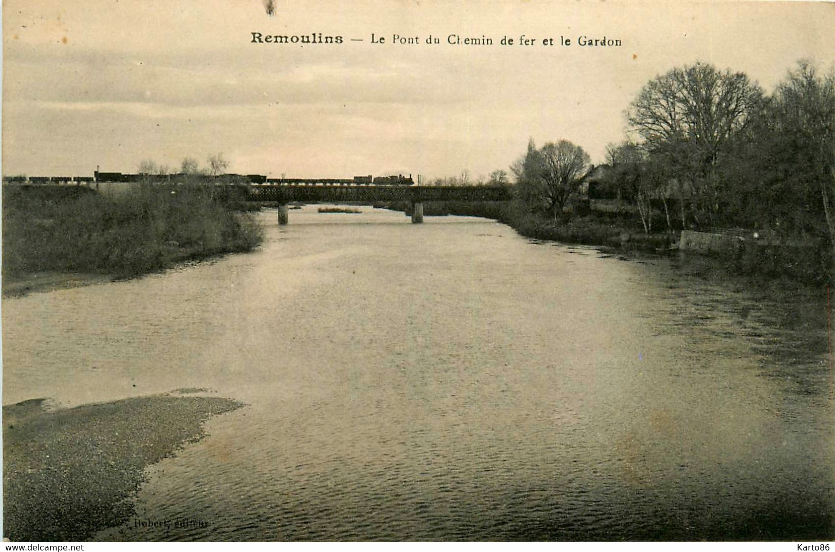 Remoulins * Le Pont Du Chemin De Fer Et Le Gardon * Passage D'un Train * Ligne Chemin De Fer Du Gard - Remoulins