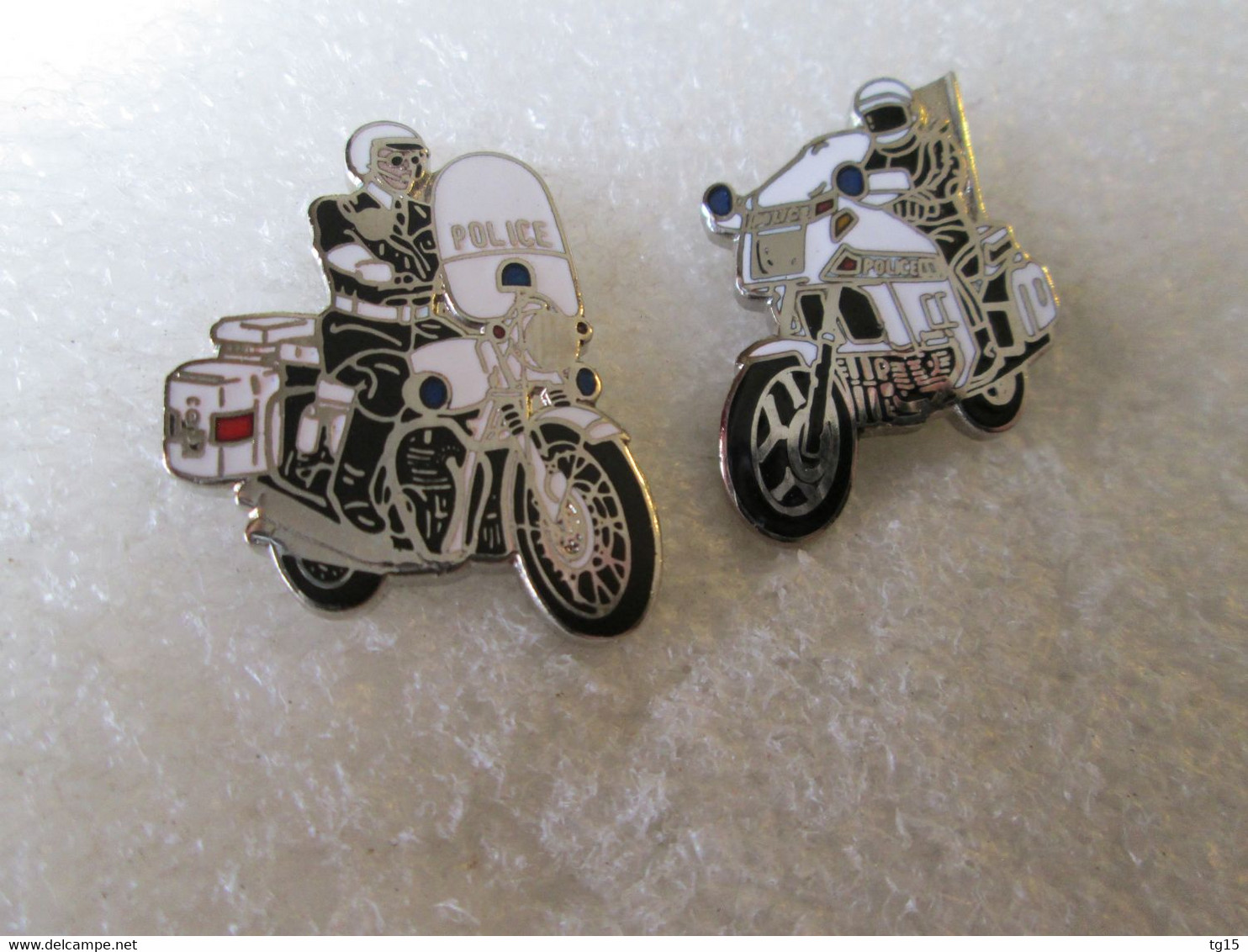 PIN'S   Lot 2  Moto  POLICE    Email Grand Feu  DEHA - Motorfietsen