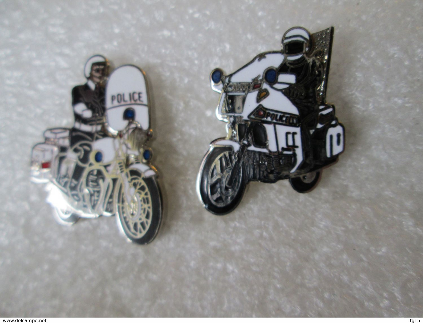 PIN'S   Lot 2  Moto  POLICE    Email Grand Feu  DEHA - Motorfietsen