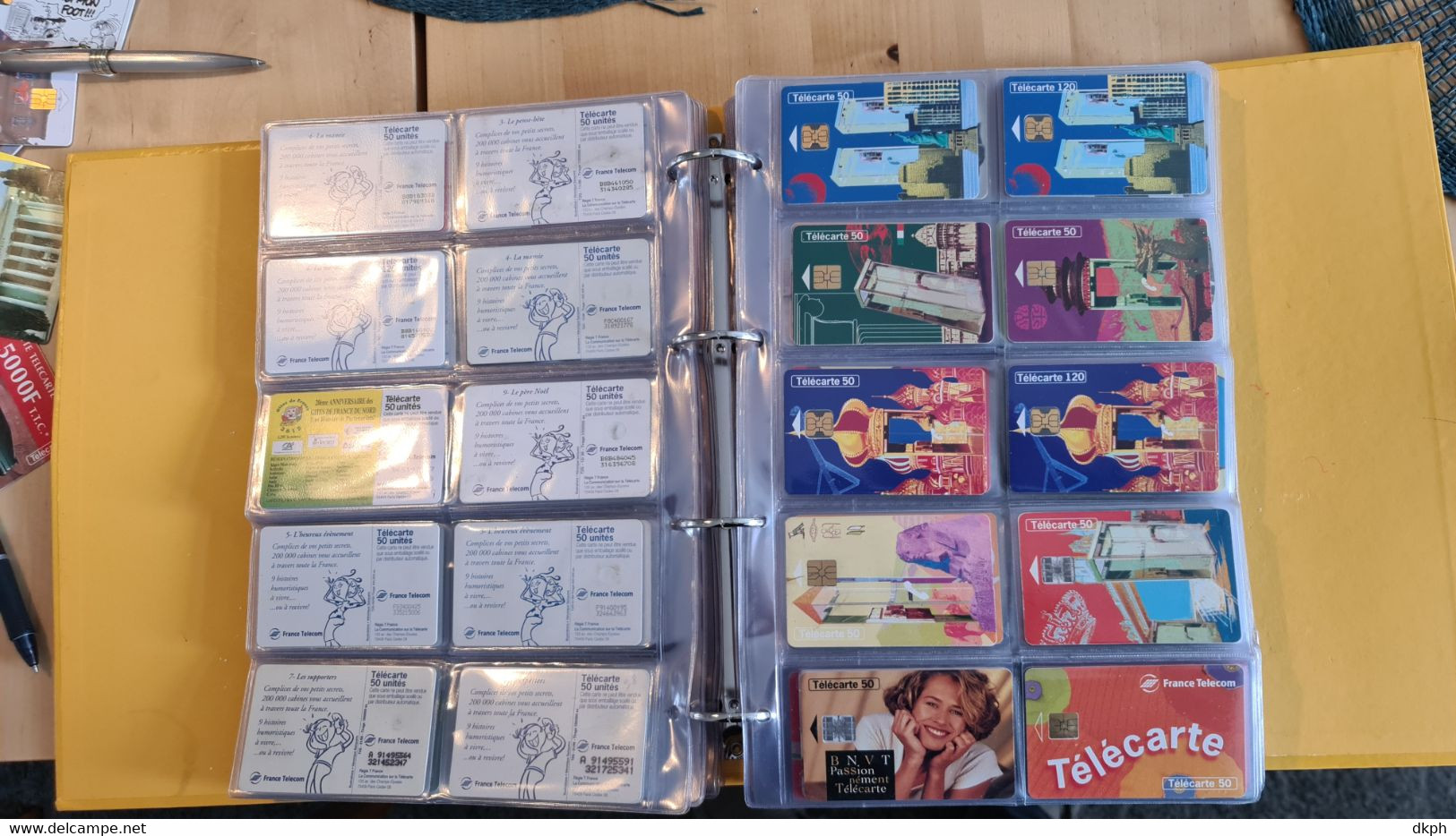 Lot de 350 télécartes dans un album  lot 8