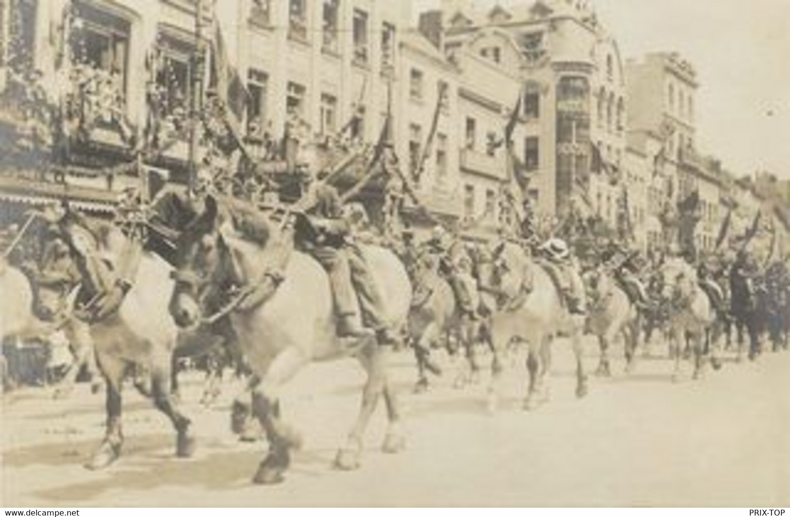 REF4211/ CP-PK Bruxelles Défilé Chevaux Ardennais Endroit à Déterminer  Animée MINT - Festivals, Events