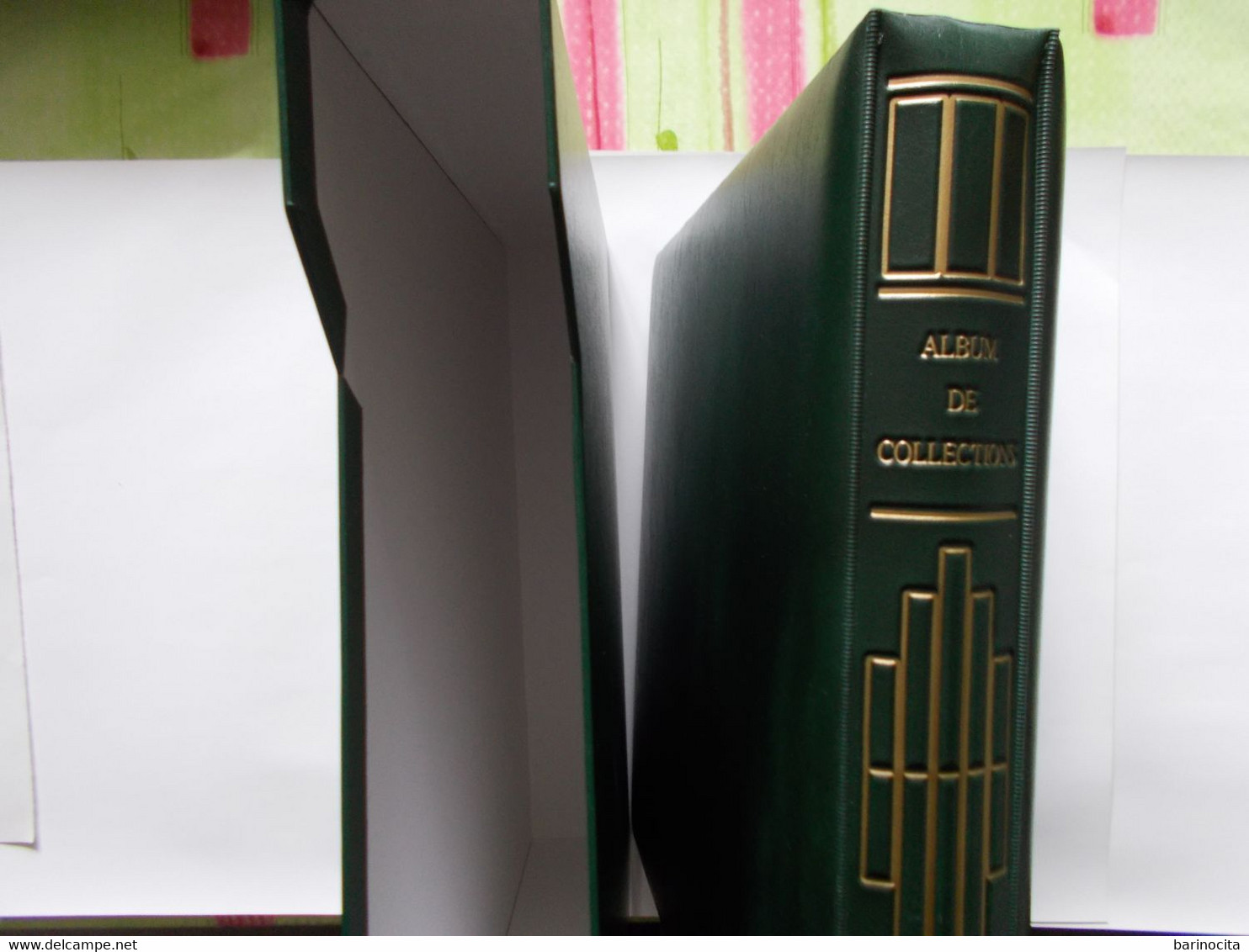 FRANCE  - ALBUM   Edition A.V   + ETUI    Vert Bronze    Contenant Feuilles De L'année 1990  / 1997 - Reliures Et Feuilles