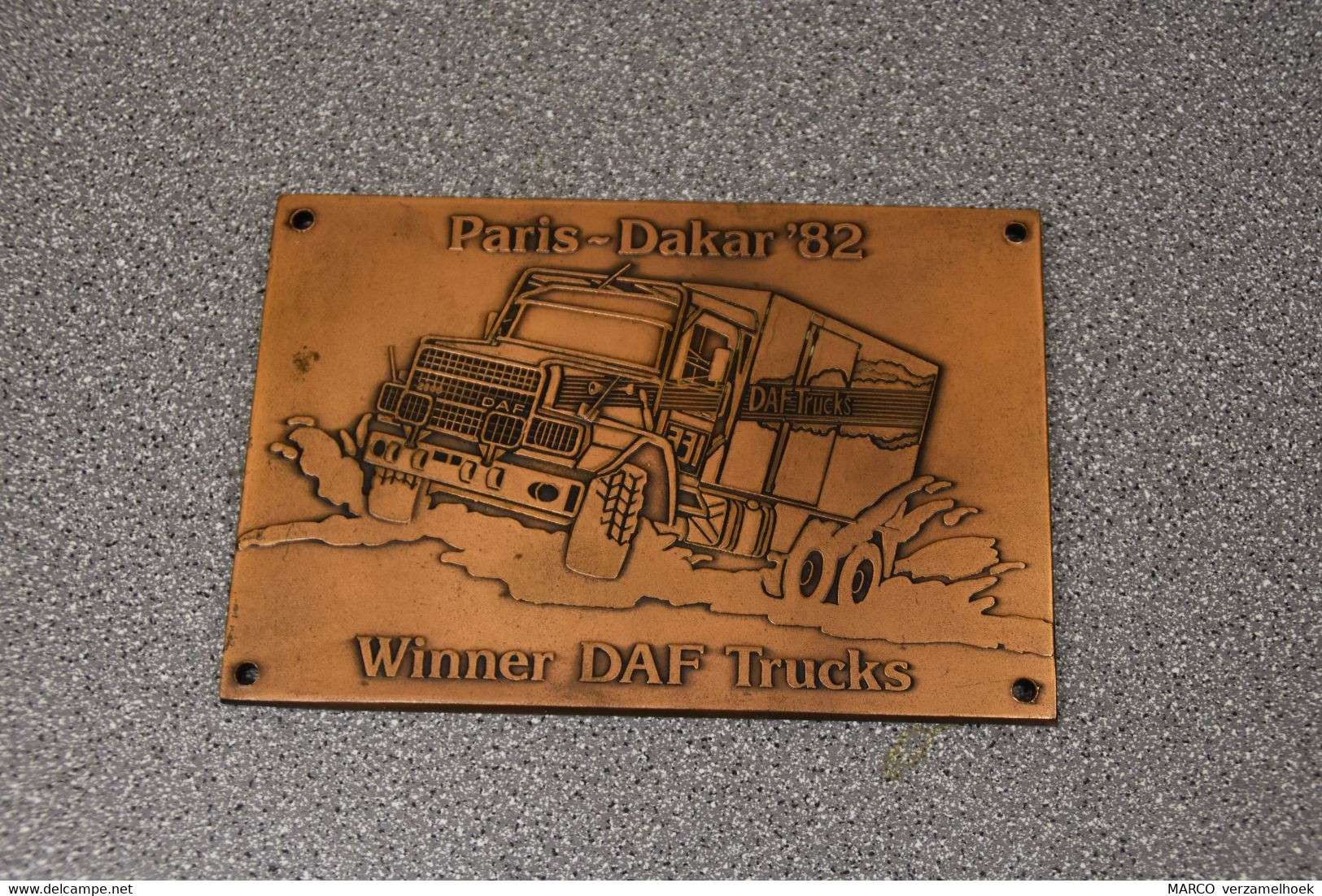 Truck-camion DAF Trucks Eindhoven (NL) Paris-dakar 1982 Plaquette Brons Winner DAF Trucks - Camions