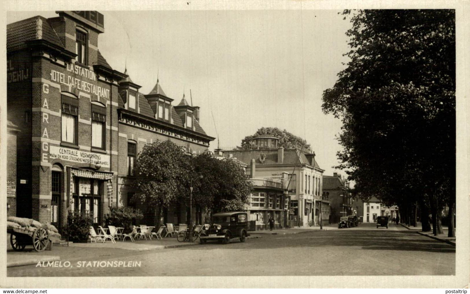 ALMELO Stationsplein Station Hotel Cafe Restautant Oude Auto's Overijssel  HOLLAND HOLANDA NETHERLANDS - Almelo