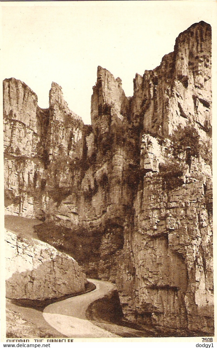 THE PINNACLES, CHEDDAH, SOMERSET, ENGLAND. UNUSED POSTCARD. F5 - Cheddar