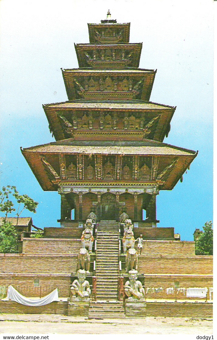 NYATAPOLA TEMPLE, BHADGAON, NEPAL. USED POSTCARD Fd3 - Nepal