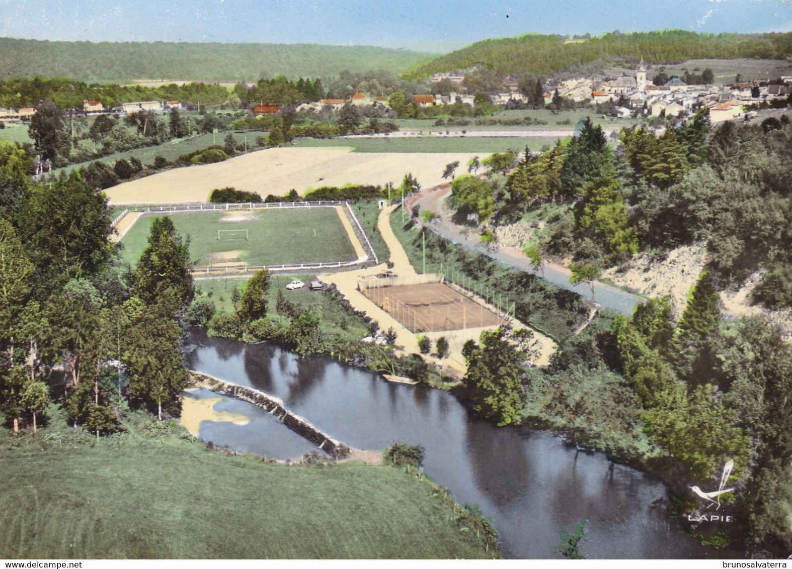 DOULAINCOURT - Vue Panoramique De Doulaincourt Depuis Le Rognon Et Le Terrain De Sports - Doulaincourt