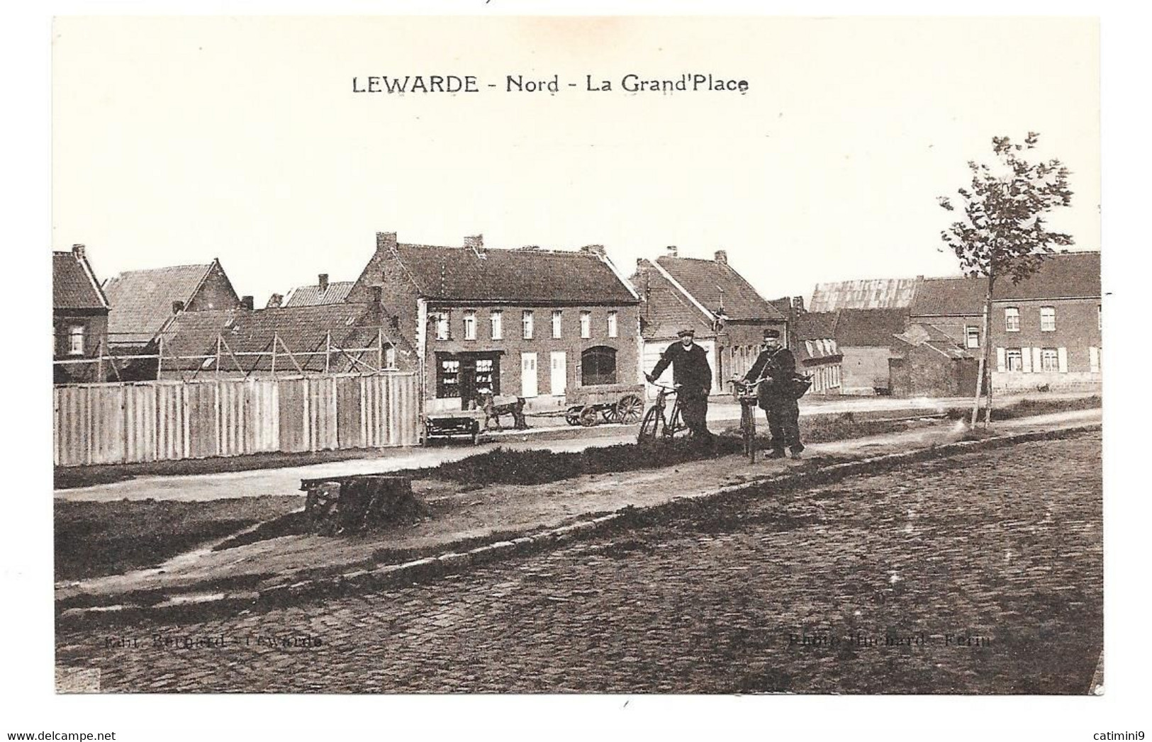 CPA 59 - LEWARDE - LA GRAND PLACE (Travaux - Facteur) - Sonstige & Ohne Zuordnung