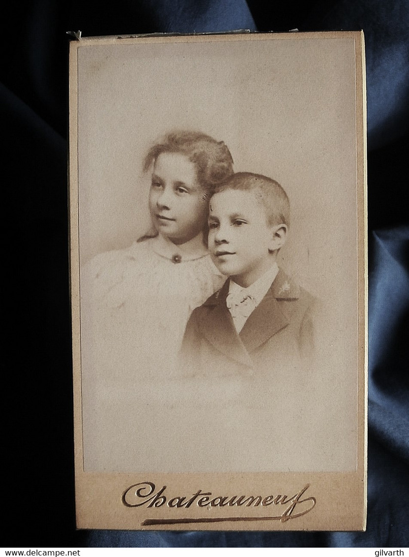 Photo CDV Chateauneuf à Avignon  Portrait D'un Petit Garçon Avec Une Fillette  CA 1895 - L545B - Antiche (ante 1900)