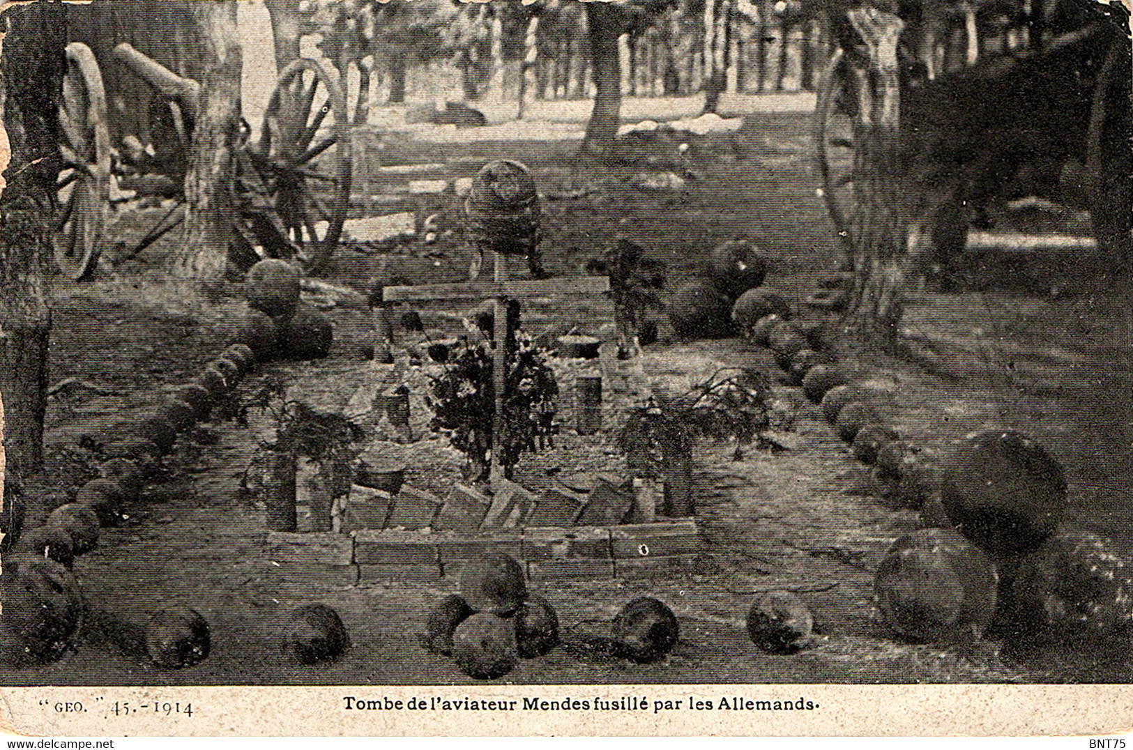 Tombe De L'aviateur Mendès Fusillé Par Les Allemands - War Cemeteries