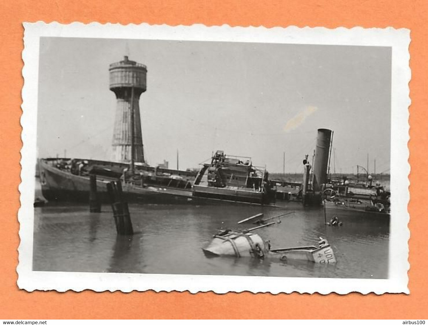 PHOTO ORIGINALE - 2 BATEAUX QUI FONT NAUFRAGE - CHATEAU D'EAU - BATEAU - Bateaux