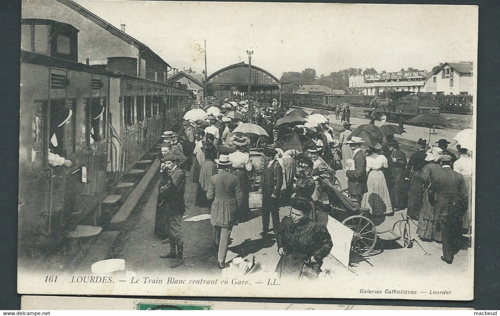 N° 161    - Lourdes  -   Le Train Blanc Rentrant En Gare   -  Maca2548 - Lourdes