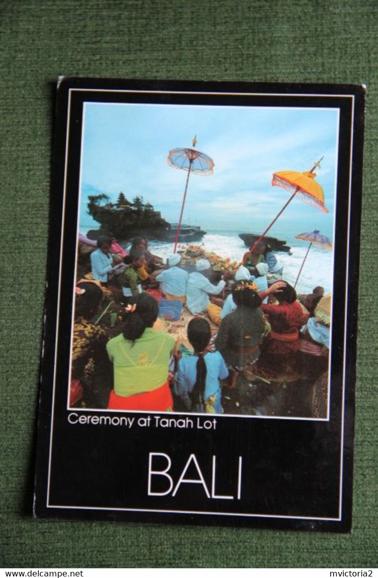 BALI - Cérémony At Tanah Lot - Indonésie