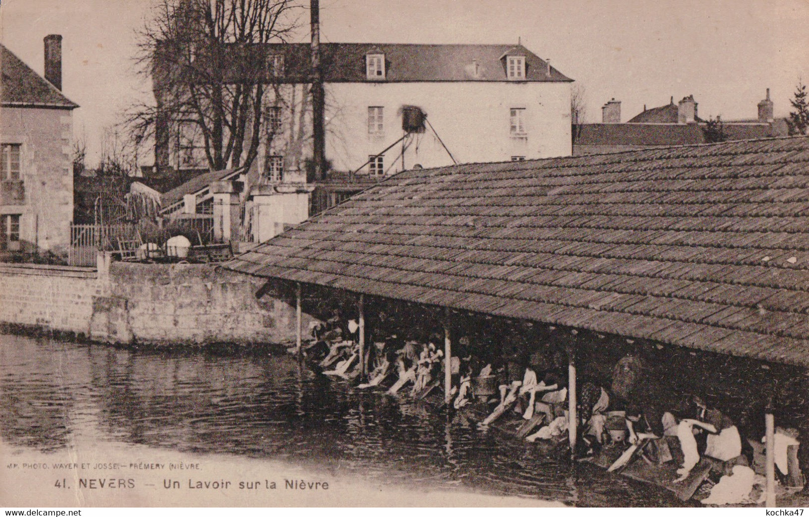 Nevers (58) Un Lavoir Sur La Nièvre CPA Circulée - Nevers