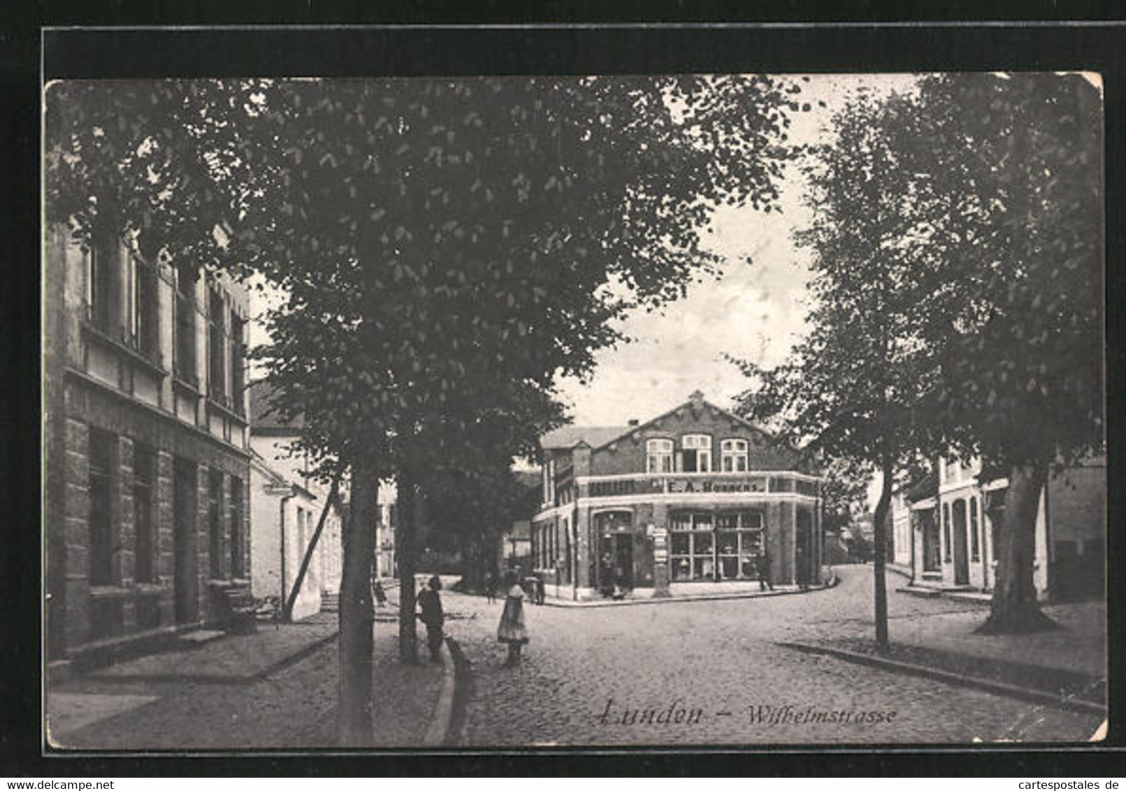 AK Lunden, Blick In Die Wilhelmstrasse Mit Warenhandlung - Lunden