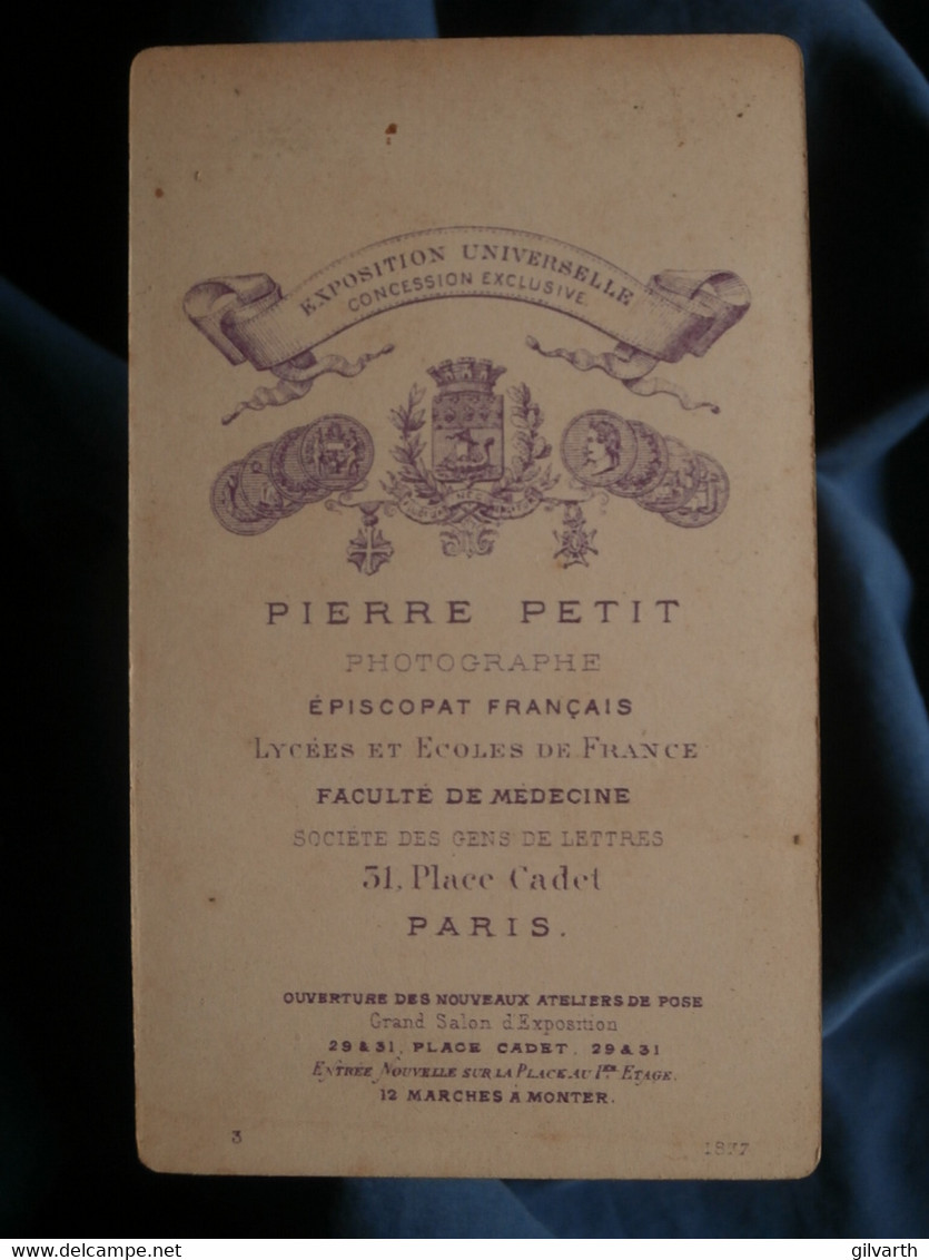 Photo CDV Pierre Petit à Paris - Femme à La Coiffe, élégante, Circa 1875-80 L550-6 - Ancianas (antes De 1900)