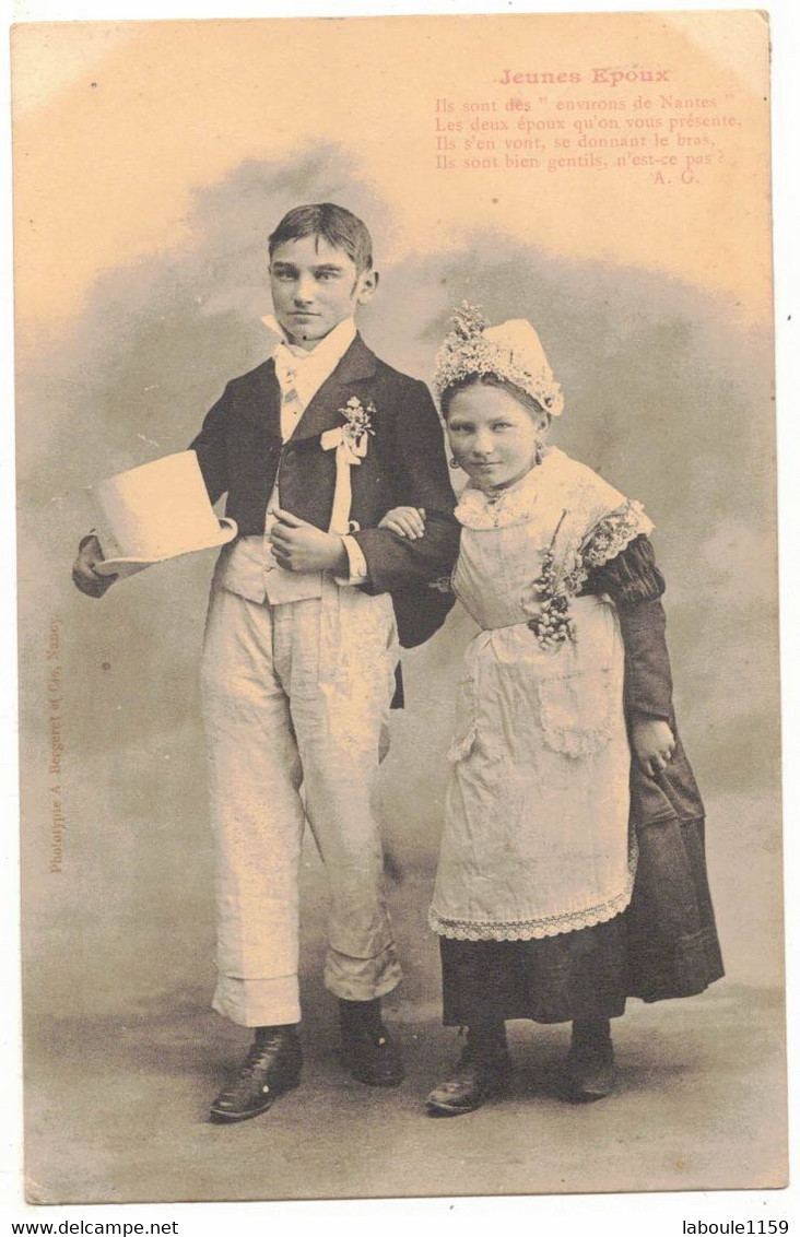 NOCES ENVIRONS DE NANTES FANTAISIE ILLUSTREE BERGERET JEUNES EPOUX MARIAGE ENFANTS AVEC COIFFE BRODEE FOLKLORE COUTUMES - Noces