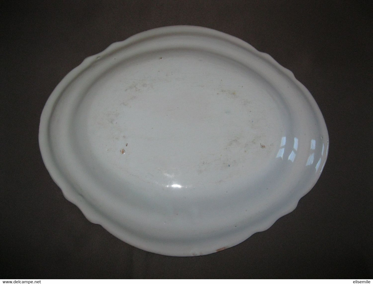 ANCIEN PETIT PLAT OVALE A BORD POLYLOBE - FAIENCE ANCIENNE CHAROLLES ? NEVERS ? QUIMPER ? - Charolles (FRA)