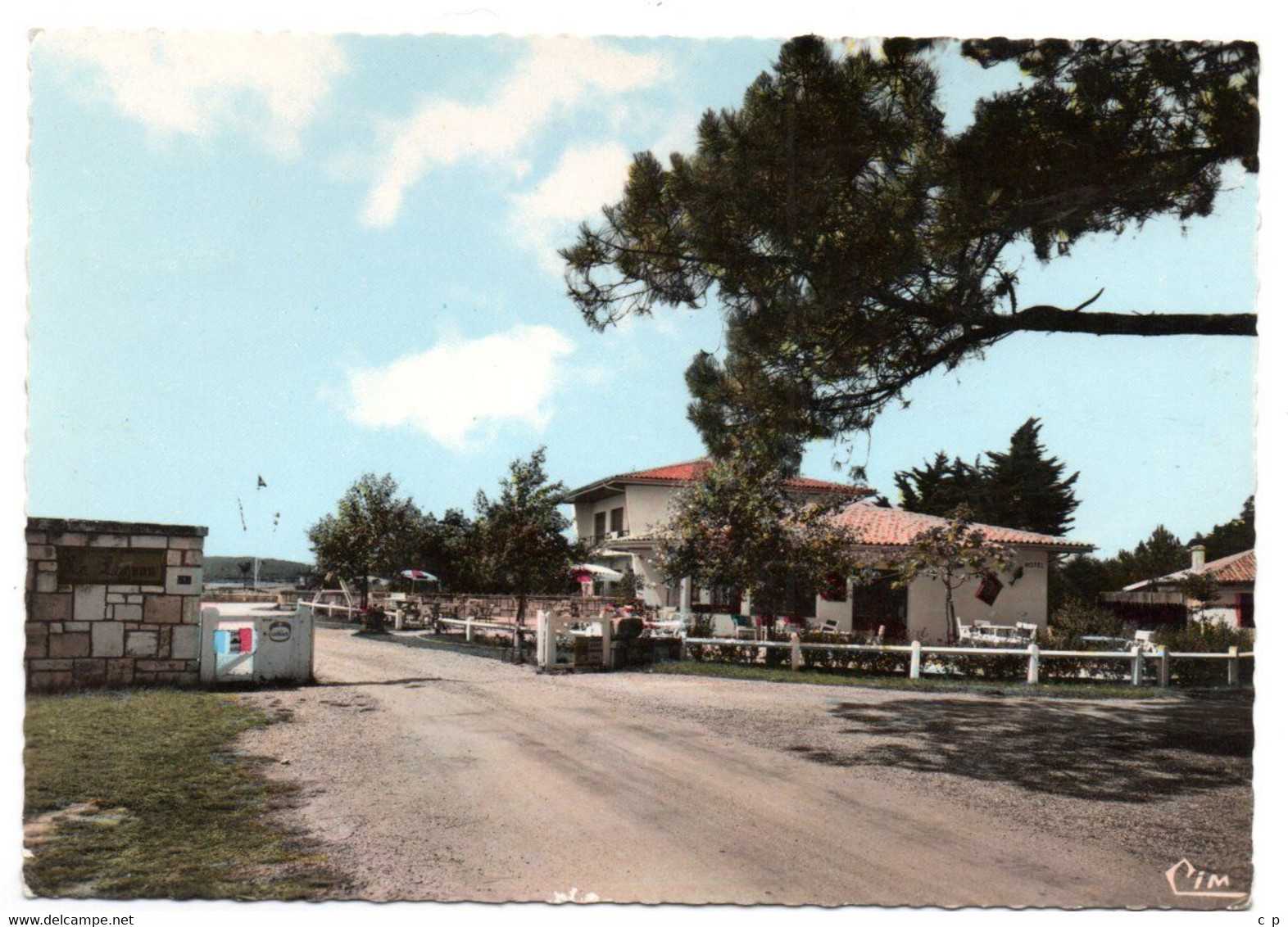 Ares - L'Entrée De L'Hotel Et Du Camping De " La Lagune "  -   CPSM°bt - Arès