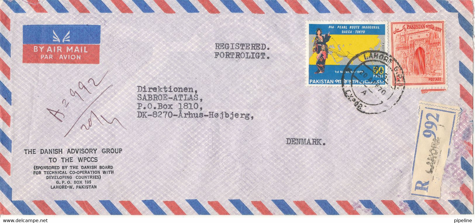 Pakistan Registrered Air Mail Cover Sent To Denmark 20-4-1970 (Map On One Of The Stamps) - Pakistán