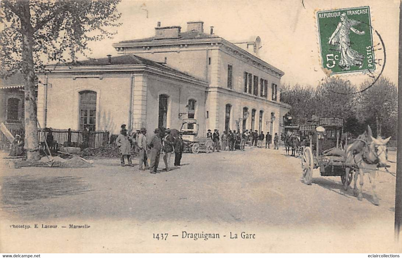 Draguignan        83         Extérieur De La Gare. . Attelage Hippomobile      (voir Scan) - Draguignan