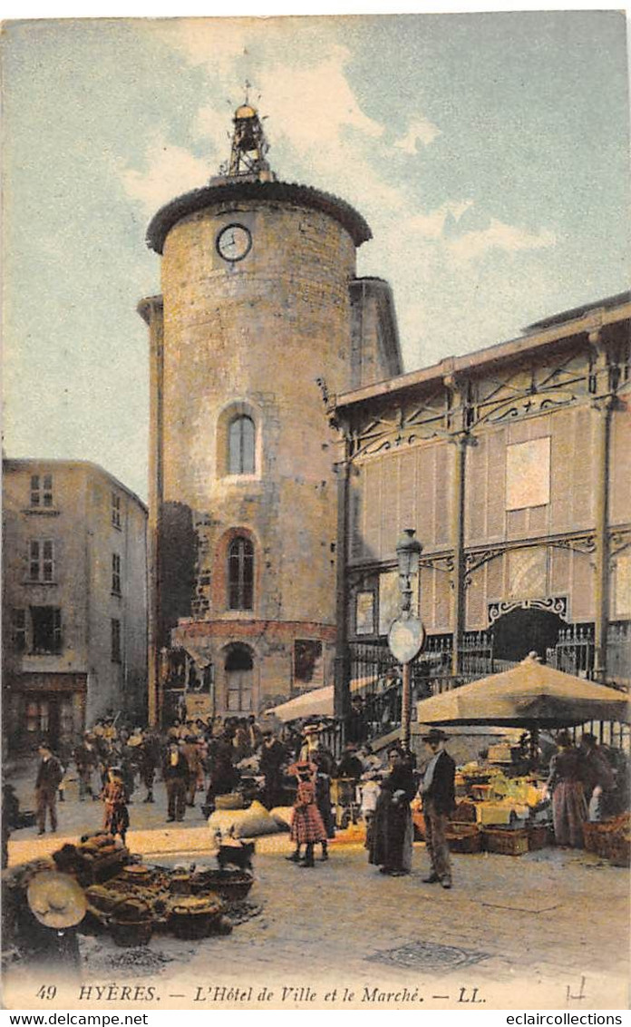 Hyères         83        L'Hôtel De Ville Et Le Marché    (voir Scan) - Hyeres